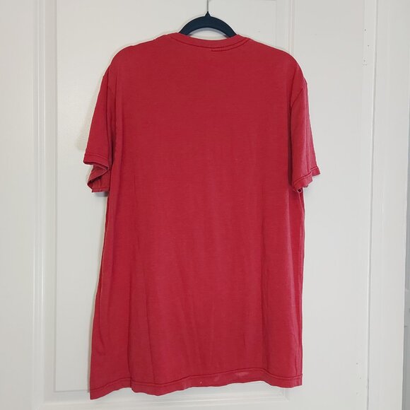 Red Levi's Logo tshirt - Picture 3 of 7